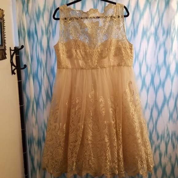 Chi Chi London Maternity Hollie Dress - Picture 4 of 7